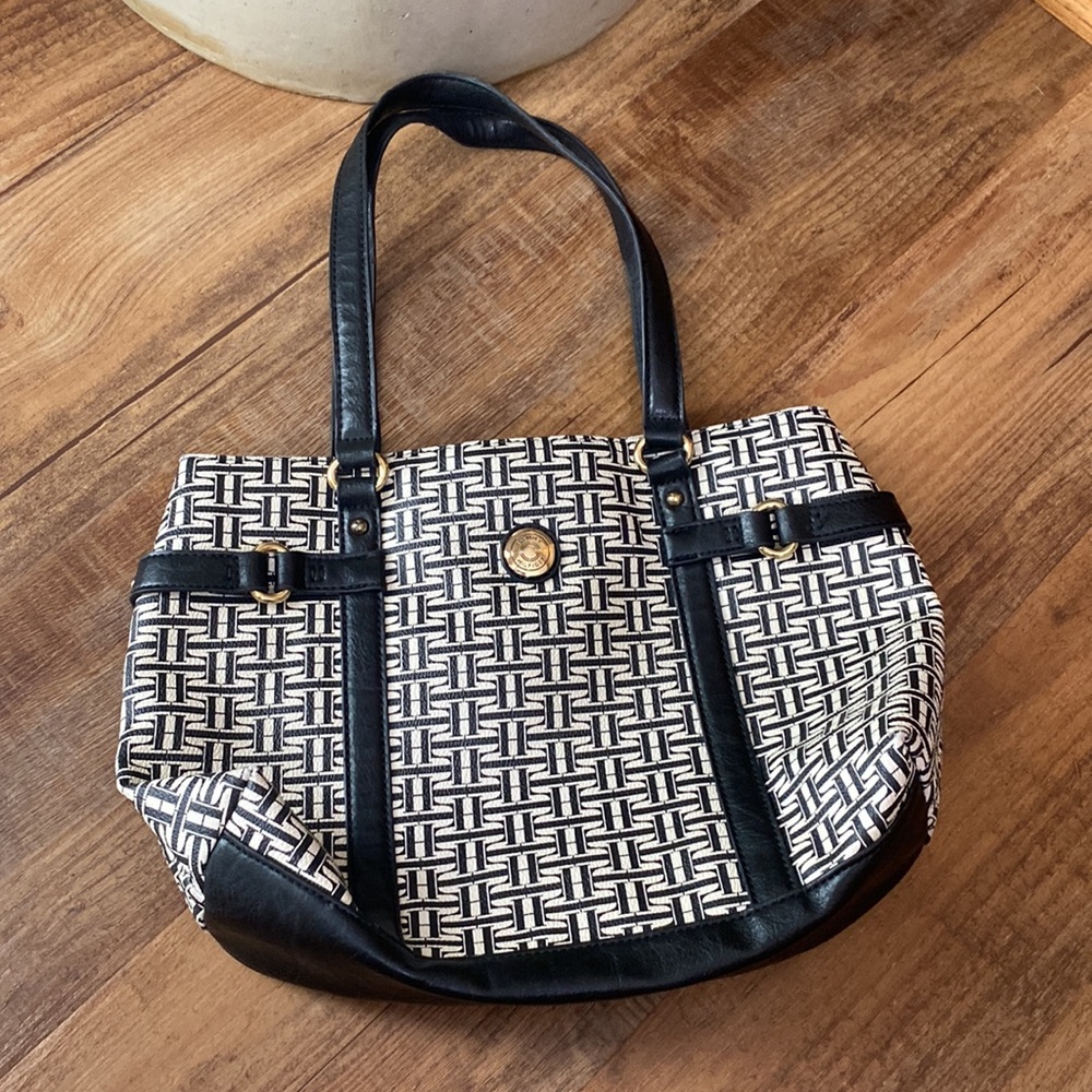 Tommy Hilfiger vintage black & cream handbag purse